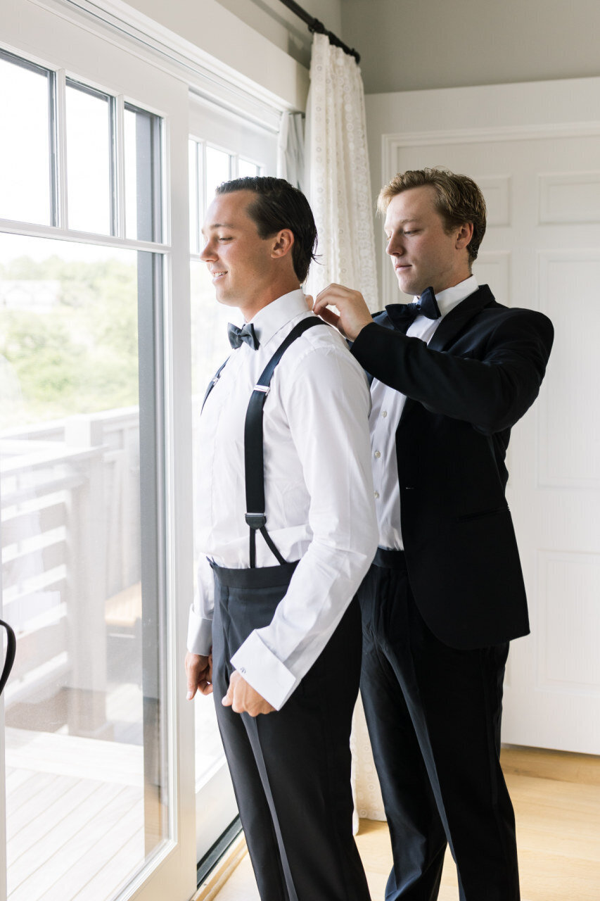 groom-getting-ready-at-weekapaug-inn-jen-strunk-events