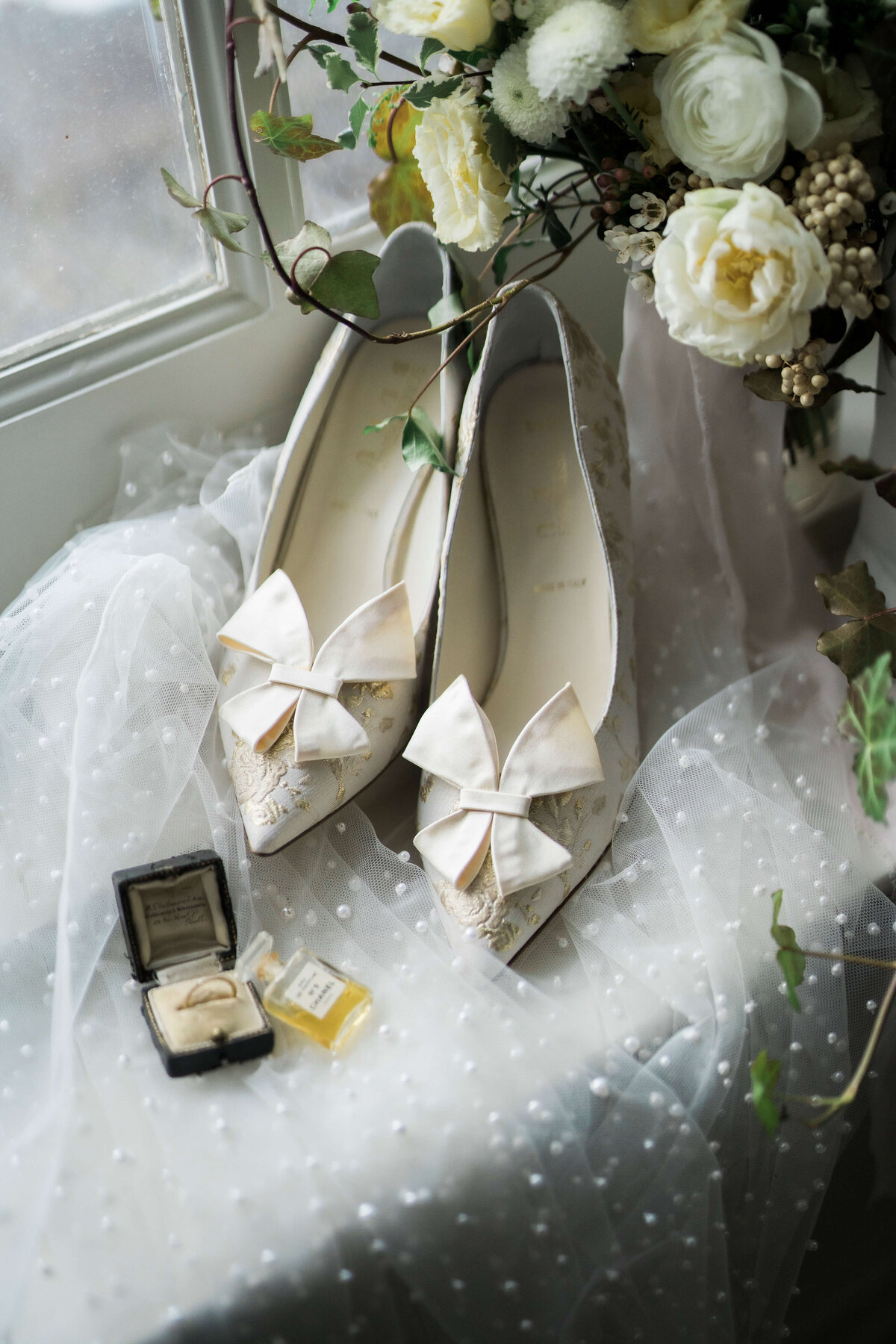 0999 Graydon Hall Manor British Vogue Editorial Toronto Wedding Lisa Vigliotta Photography