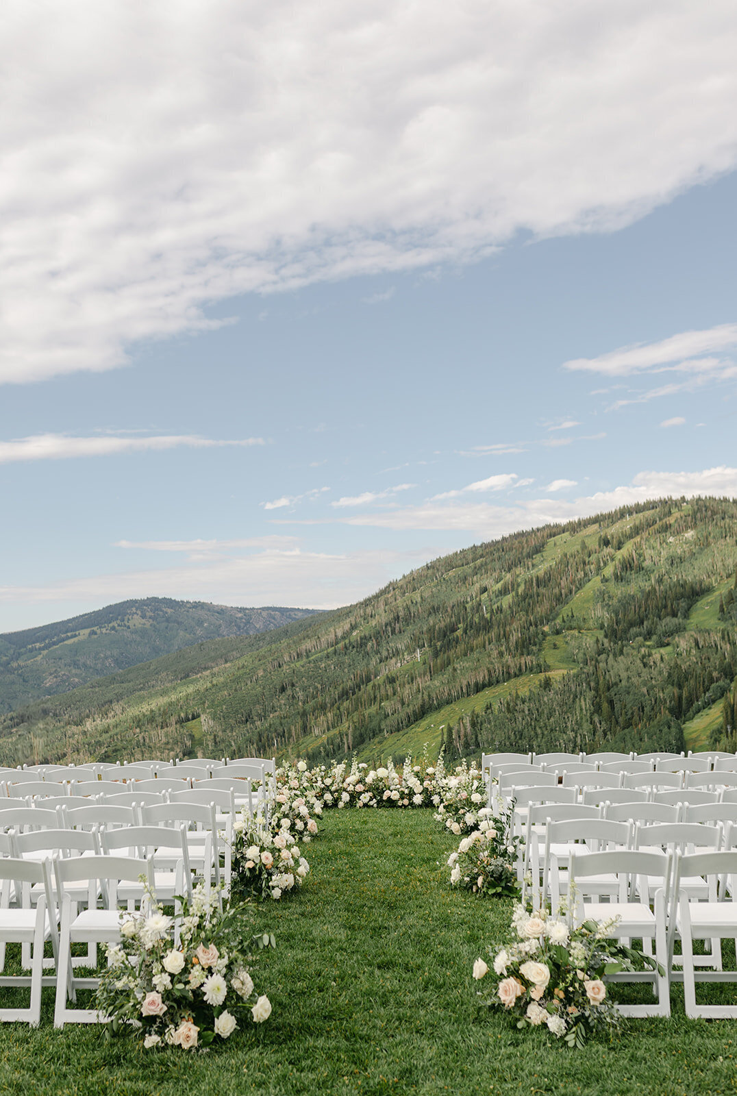 Thunderhead Lawn wedding ceremony outdoors