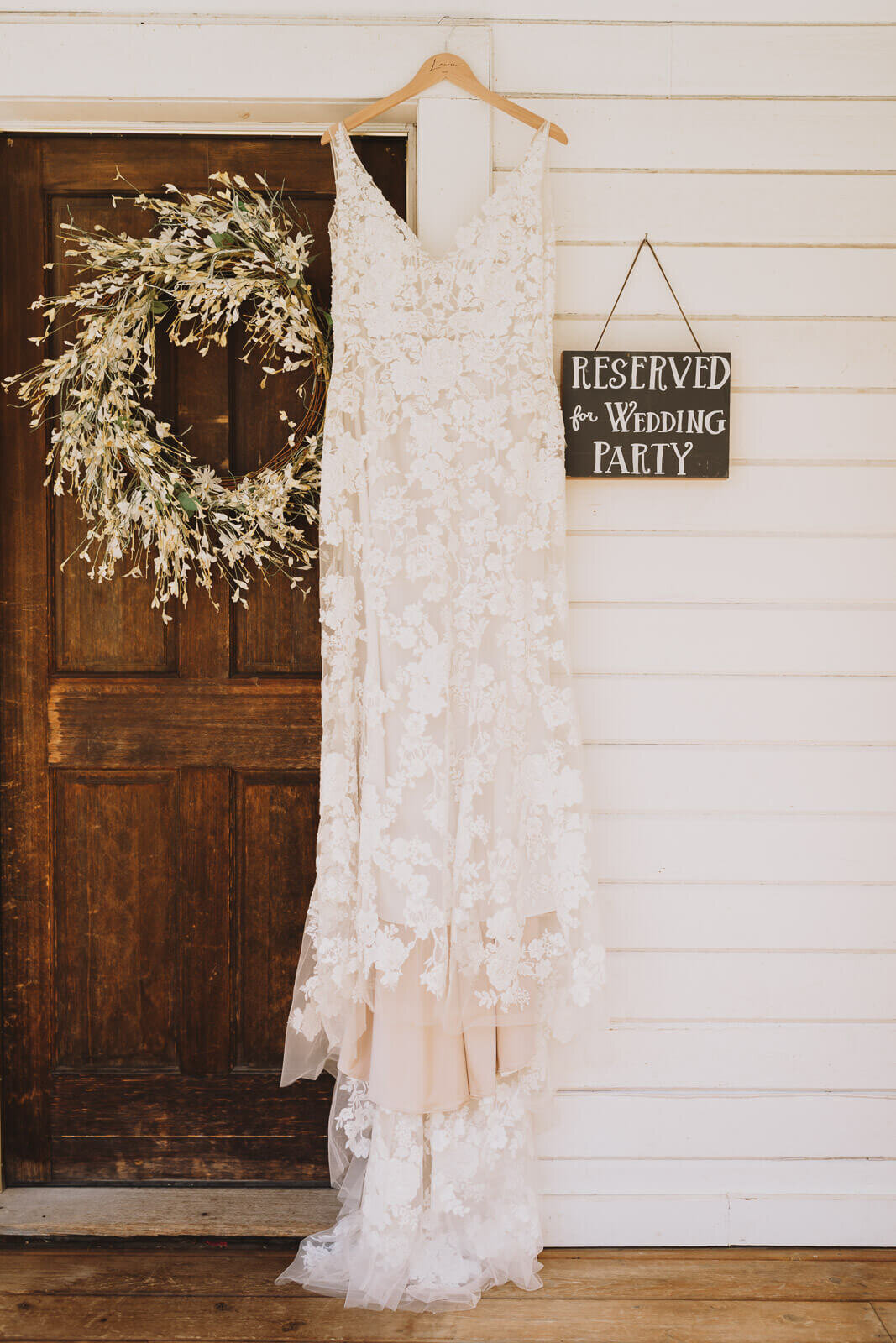 The-Cattle-Barn-Summer-Wedding-Teresa-Bicchieri-Photo-3