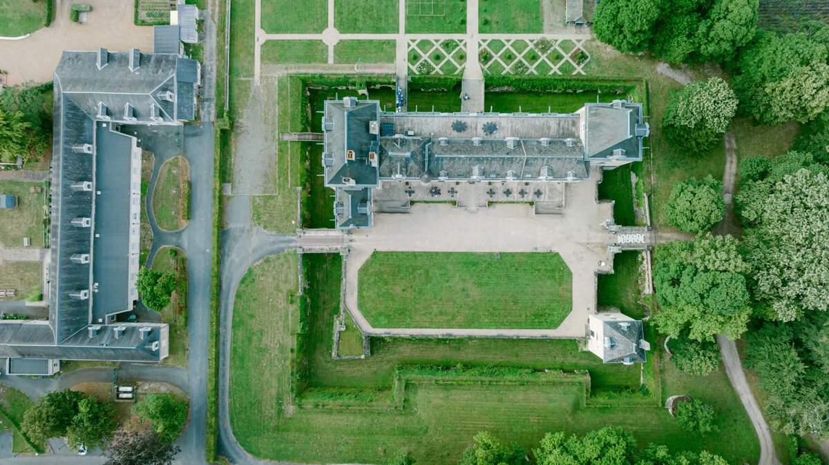 A wedding photo of Chateau de Jalesnes in France