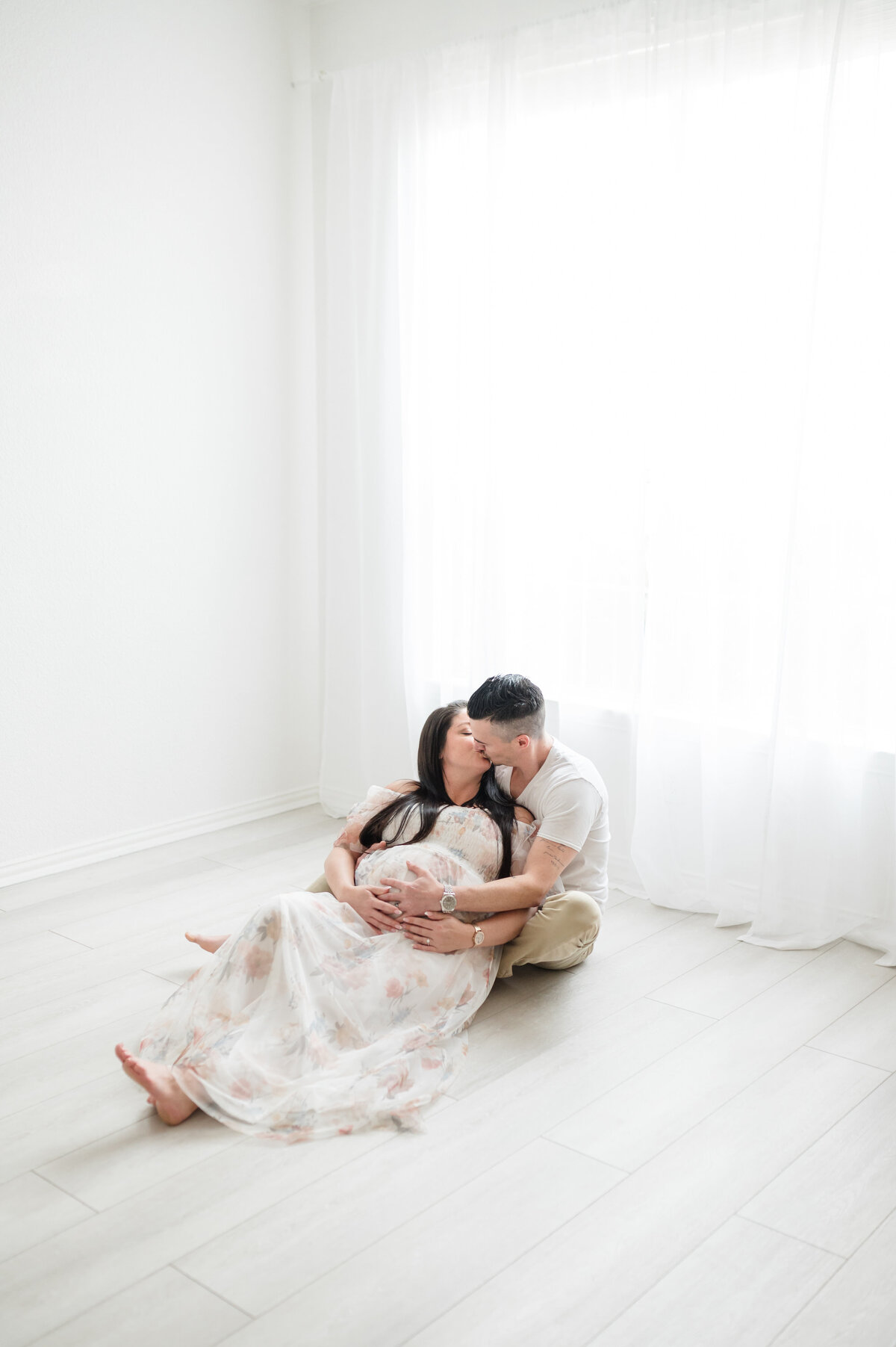 parents to be kidding holding belly