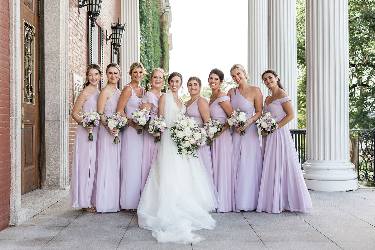 Luxurious bridal party in lavender dresses