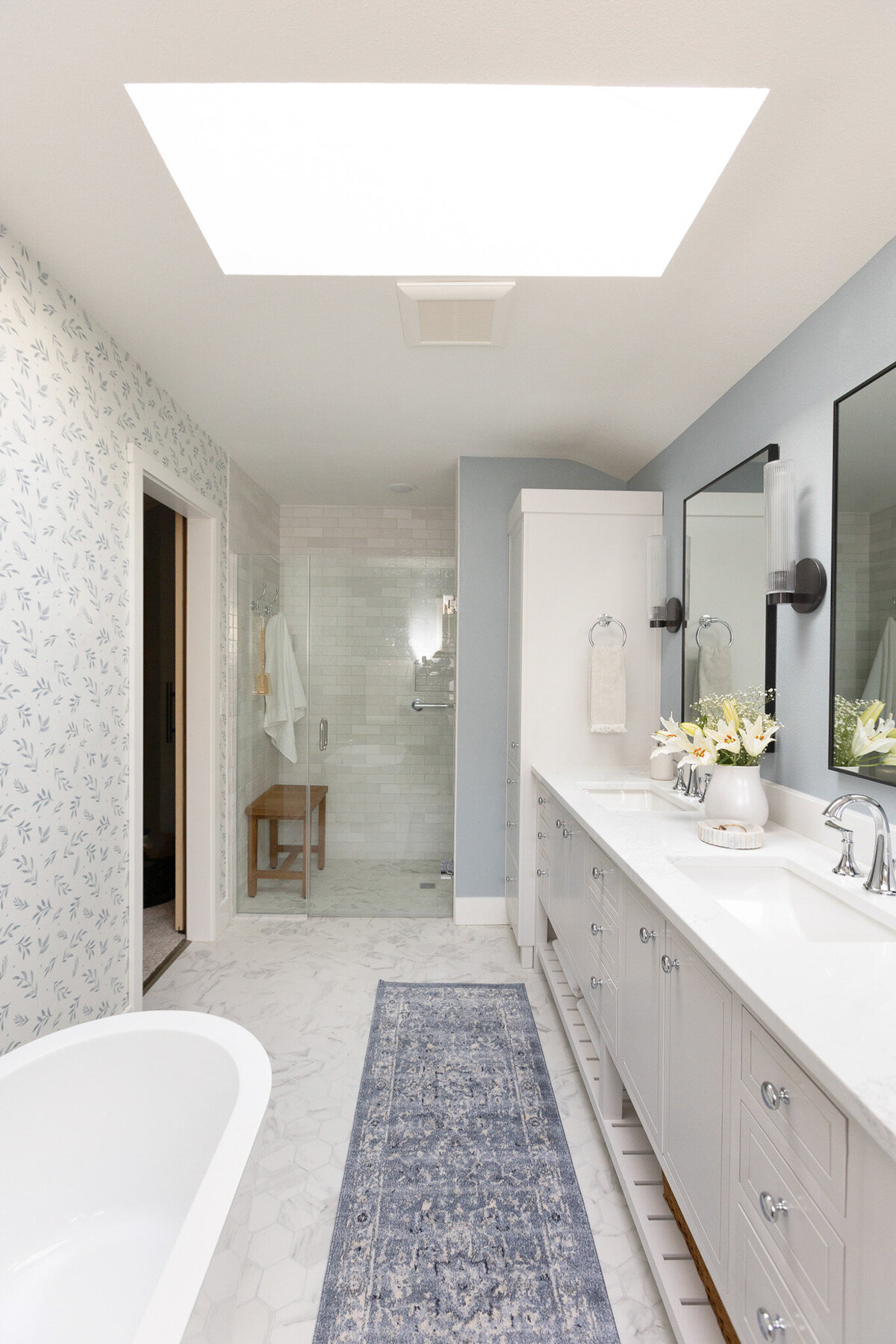 Blue and white coastal, floral bathroom, 8