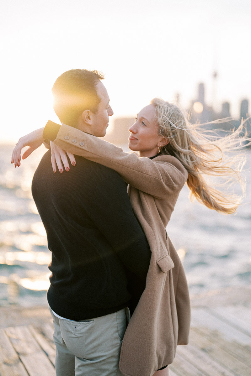 Engagement 1200px-1056