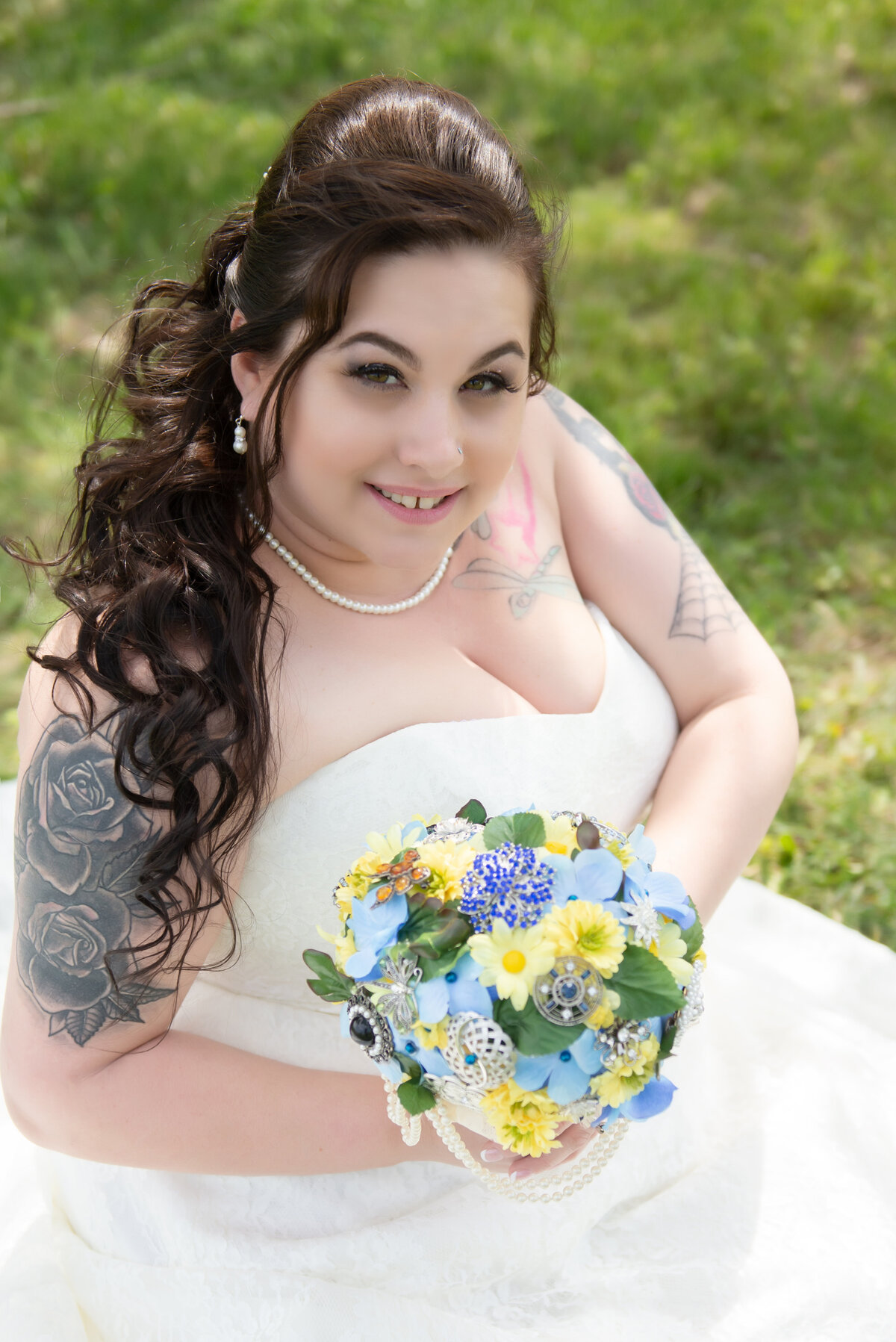 Bridal portrait on her wedding day with bouquet