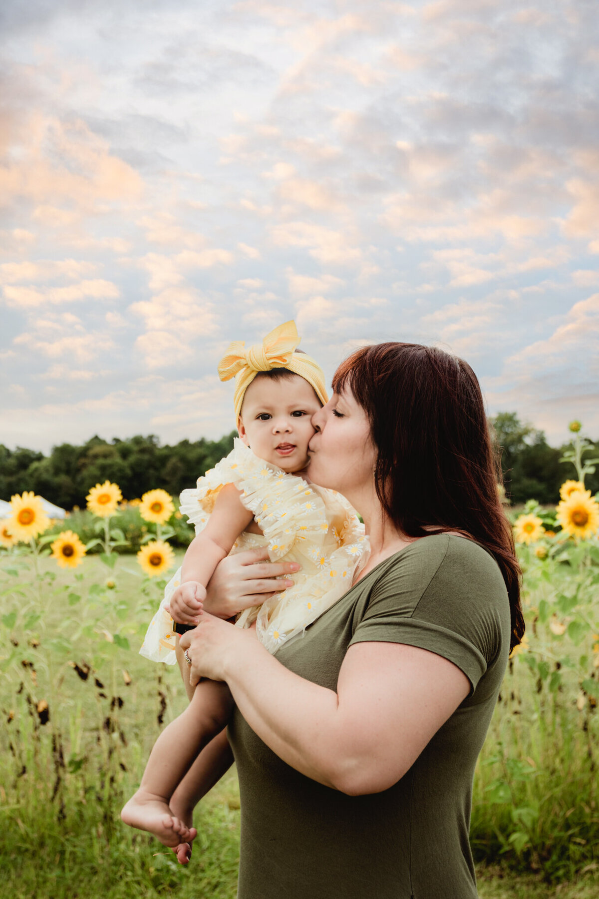 indiana-family-westfield-sunflower-field-nightingalea and willow photography--7