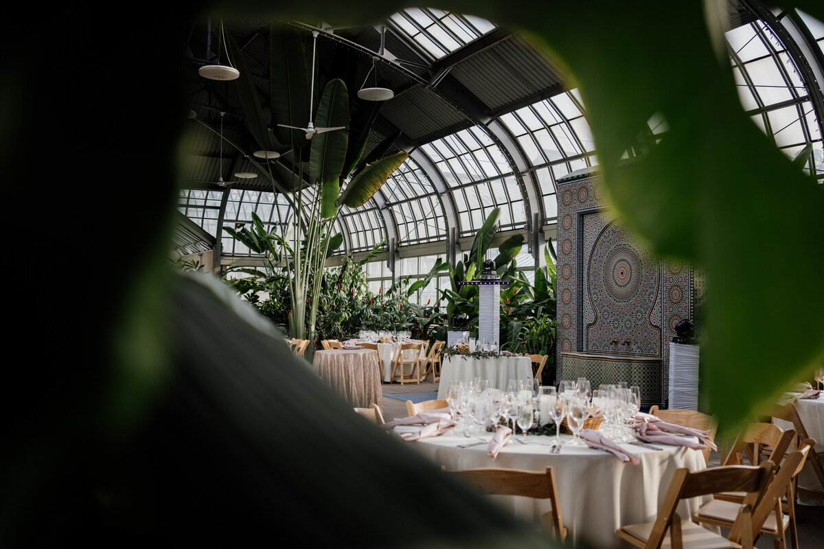Millennium-Moments-Chicago-Wedding-Photograper-Garfield-Park-Conservatory-Wedding-Venue-Elegant-Classy-Modern-Bride-Groom-FAV-219