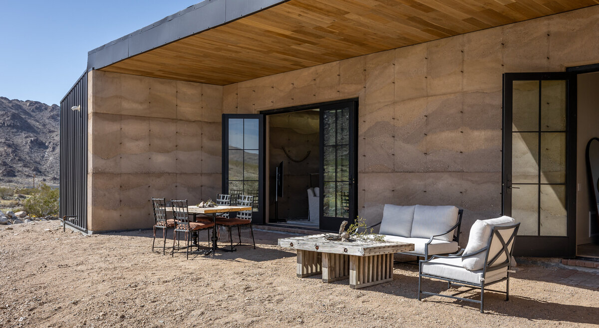 11_GUESTHOUSE_patio rattlesnake side view