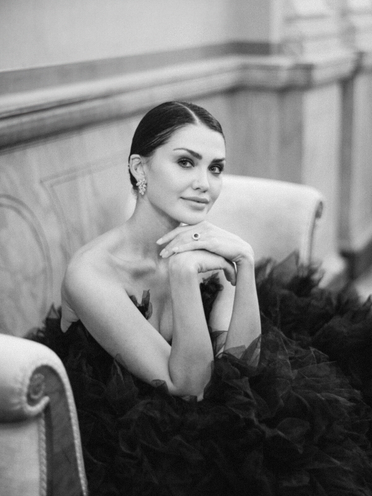 Elegant black and white bridal portrait in couture gown — timeless and refined wedding photography style.
