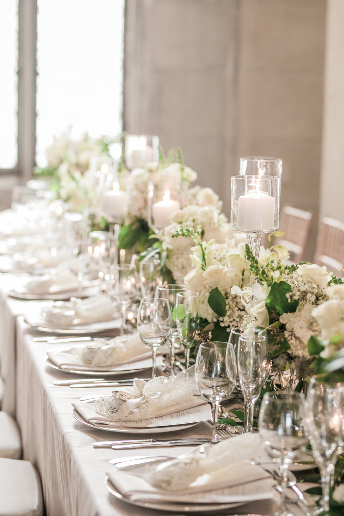 dreamy-neutral-wedding-tables-sarah-brehant-events