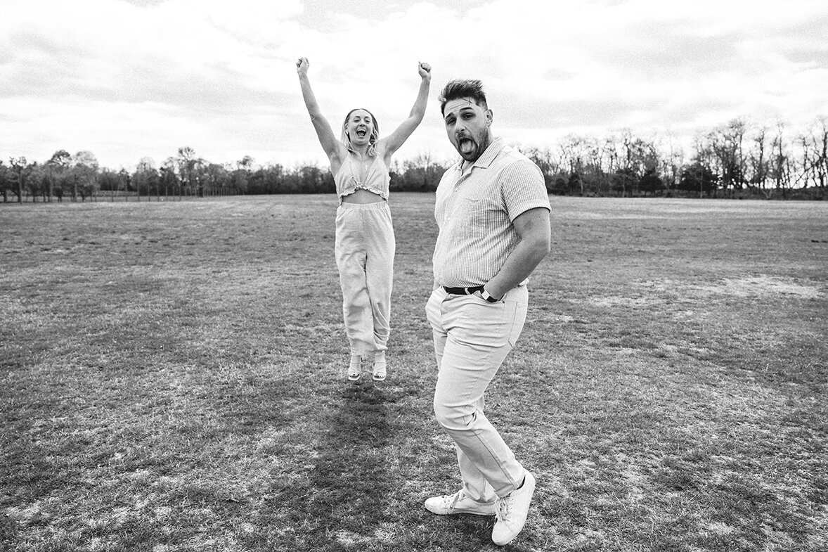 wedding-proposal-engagement-kontokosta-winery-greenport-newyork-miraparkphotography-21-bw