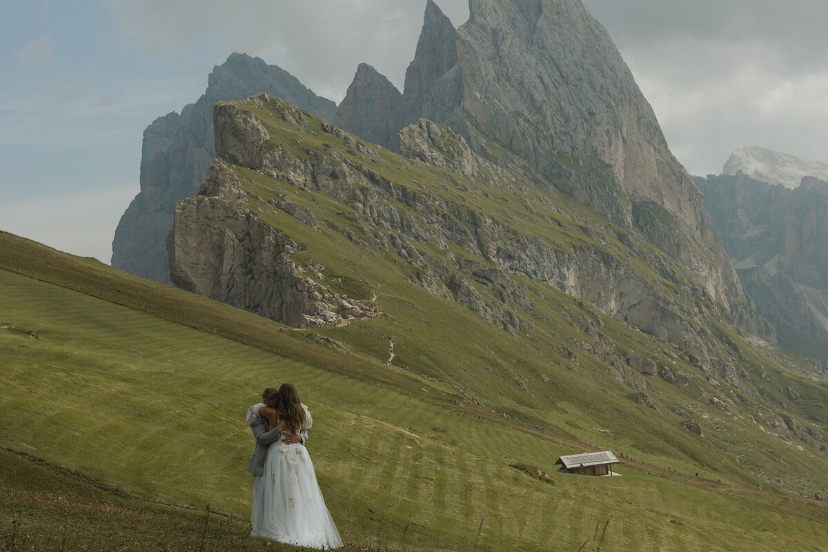 destination-wedding-elopement-photographer-italy-dolomites-seceda-documentary-tanya-davids-photo-film-42