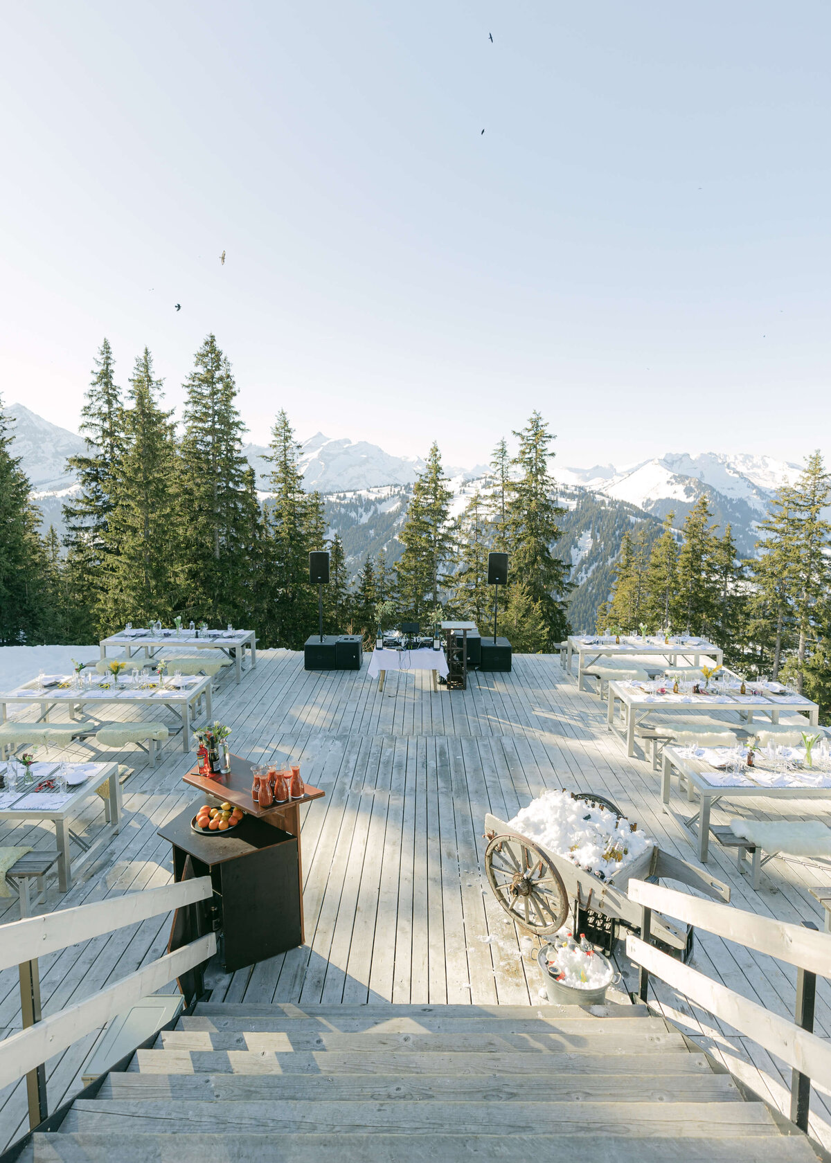 chloe-winstanley-events-gstaad-wasserngrat-restaurant-outside-party