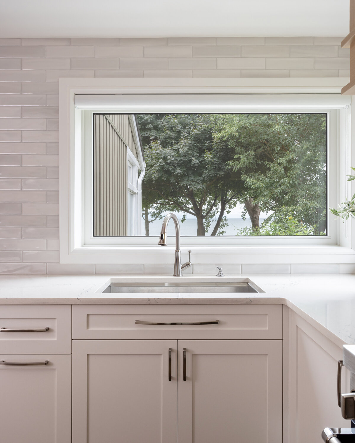 KatCo_Interiors-LakeHouse-Kitchen-16