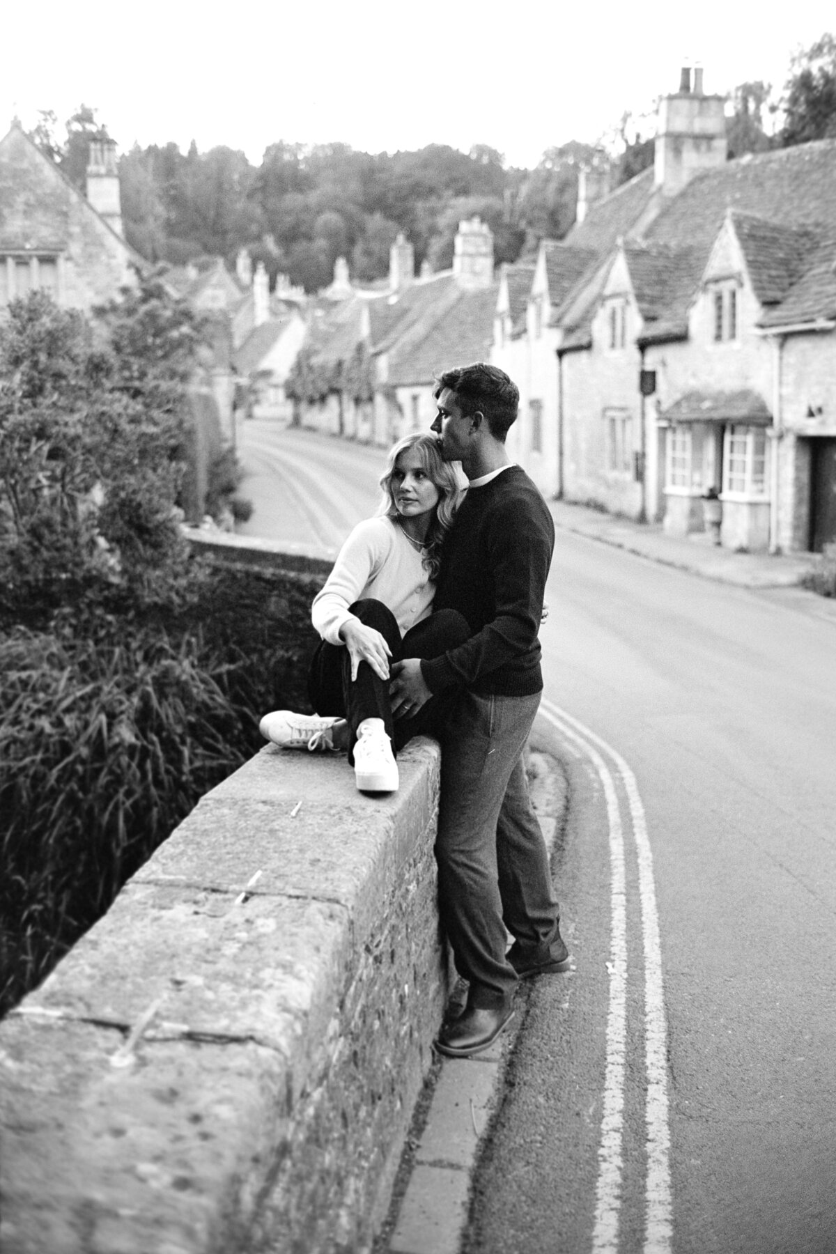 castle-combe-couple-portraits-analogue-14