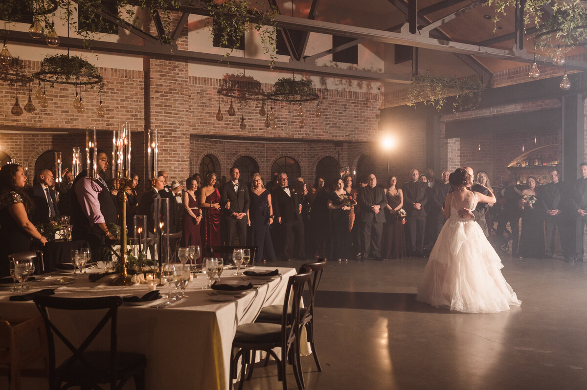 whimsical-wedding-photographer-nj-by-suess-moments-at-the-perona-farms-refinery