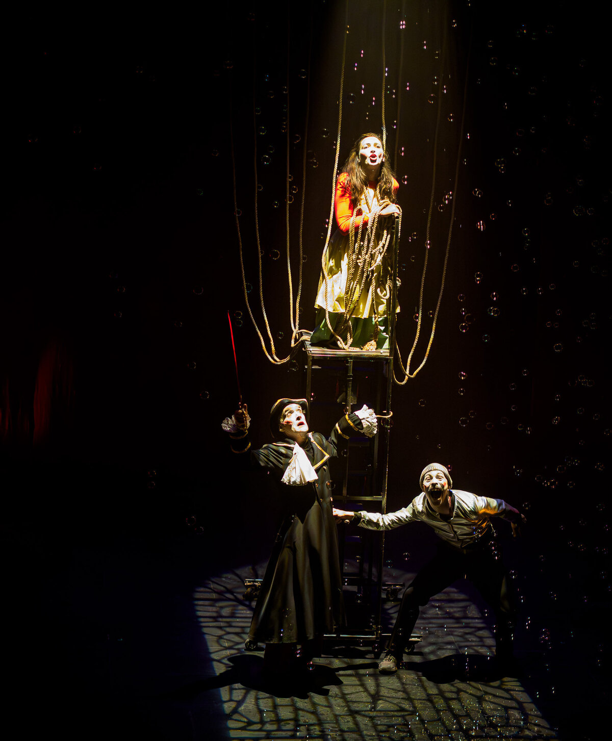 PETER PAN Cie Théâtre Amer mise en scène, adaptation, scénographie Mathieu Coblentz  jeu Judith Périllat,Florian Westerhoff, Jo Zeugma _4130102-2-Enhanced-NR