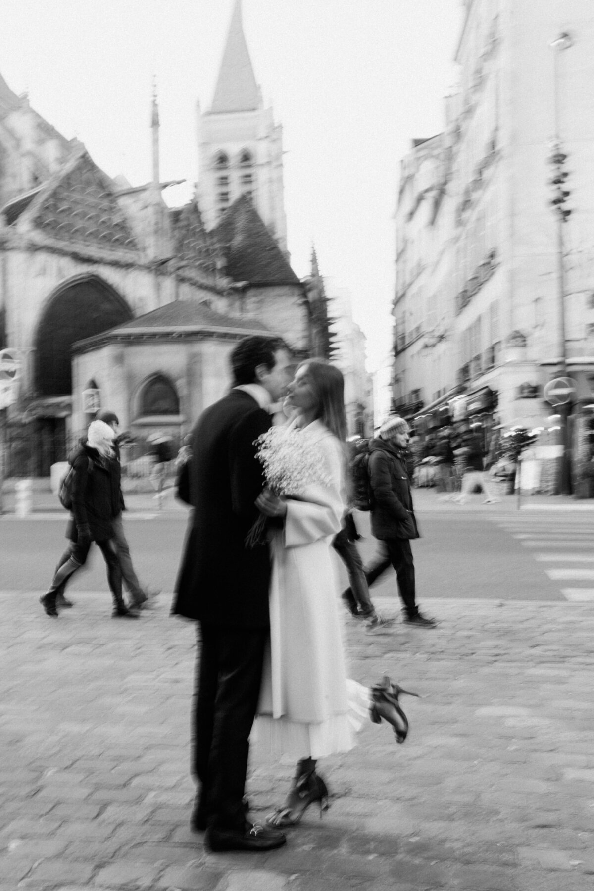 paris-city-streets-elopement-57