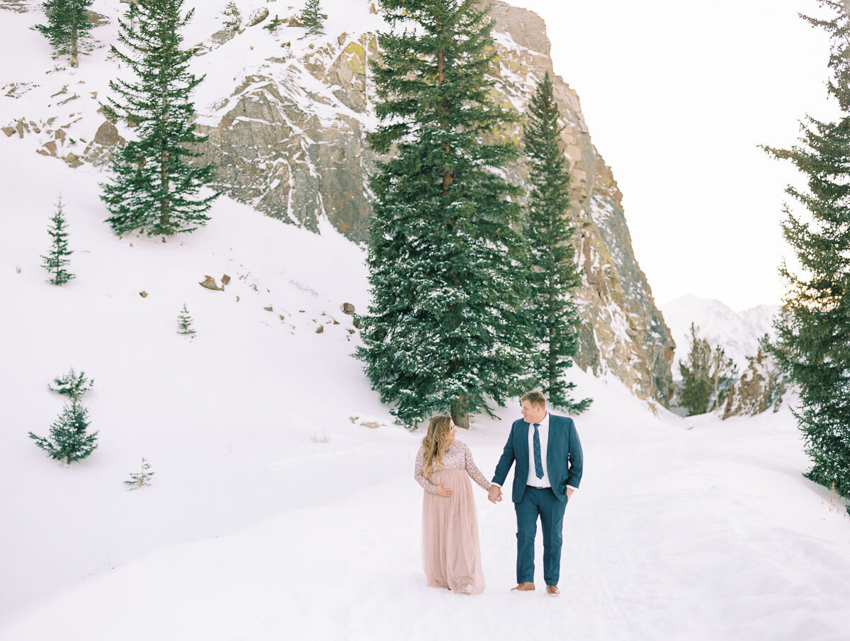 Dani-Cowan-Photography-Maternity-Film-Photographer-Snowy-Colorado60_1