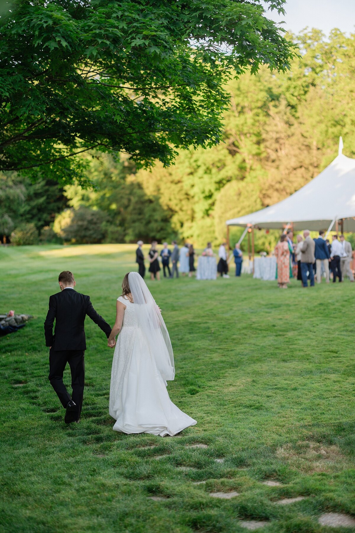 connecticut-backyard-tented-wedding-photo_0032