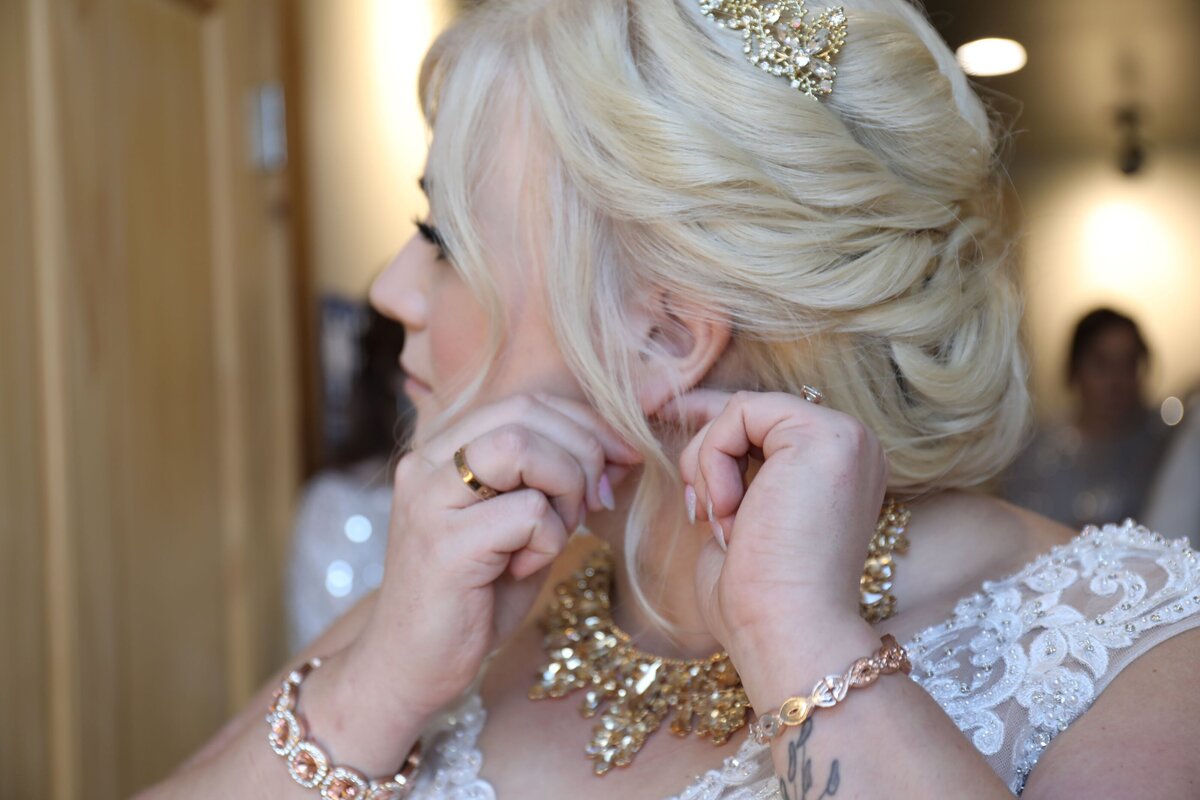 ashlee_ryan_getting_ready_1
