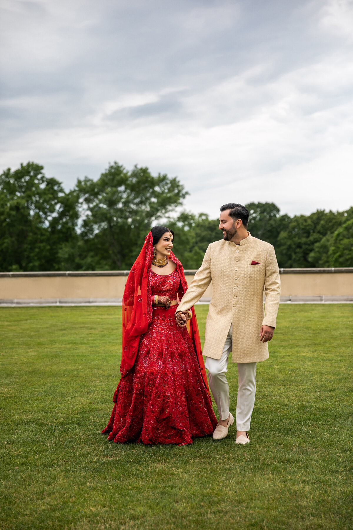 emma-cleary-new-york-nyc-wedding-photographer-videographer-venue-oheka-castle-isha-adam-28