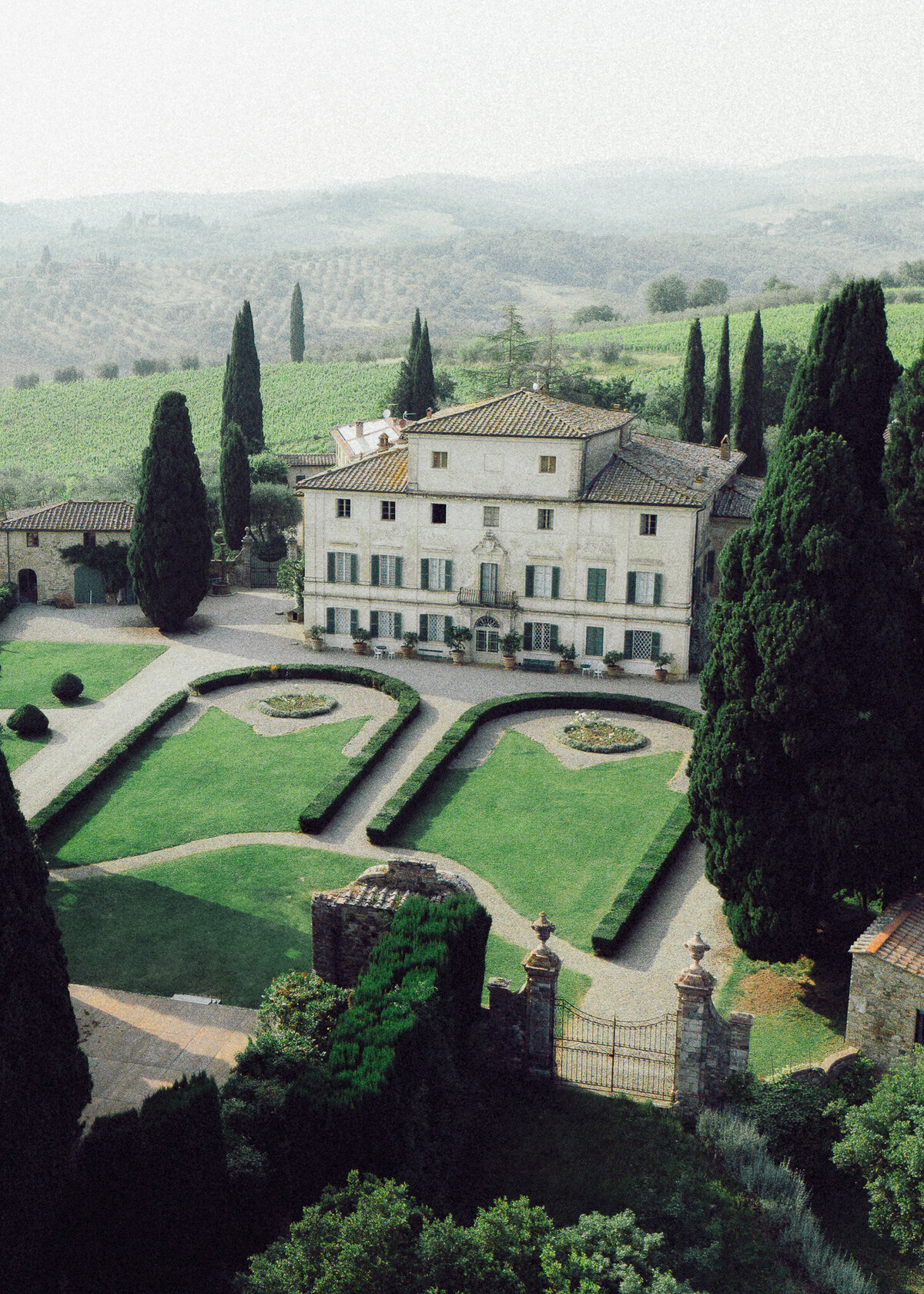 13. villa-di-geggiano-destination-film-wedding-14