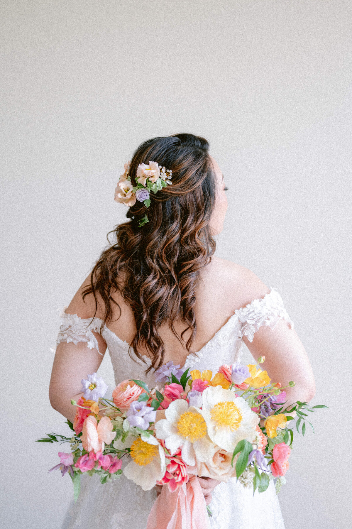 Le Belvedere-Bright-Spring-Floral-Wedding-Photography-by-Emma 23