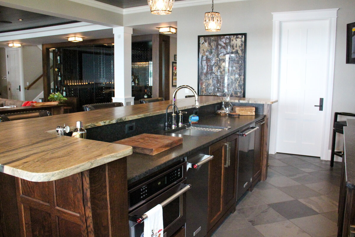 Family Room Bar 05