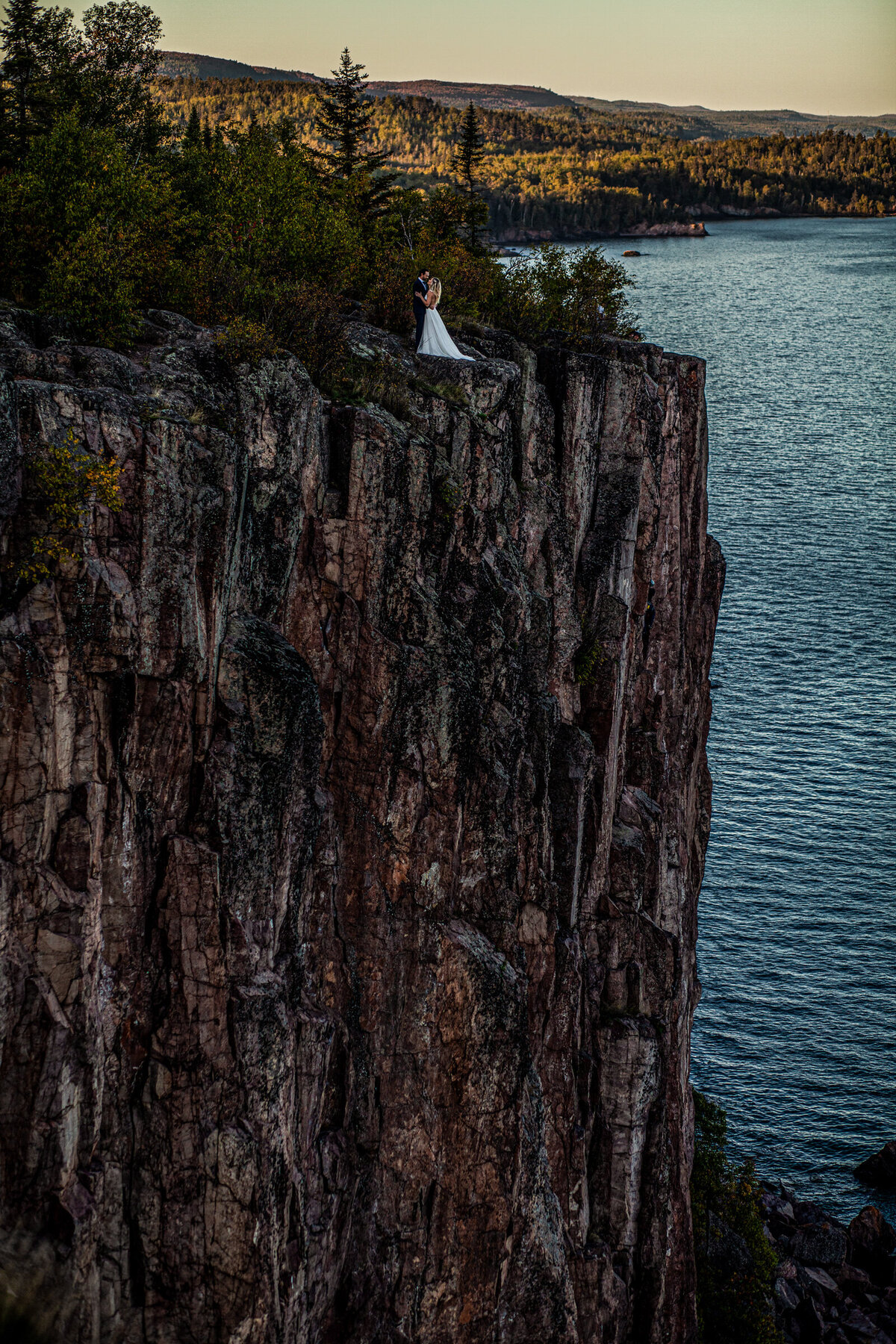 Duluth-Minnesota-North-Shore-Lake-Superior-Elopement-Fall-Andy-Hardman-Photography38-2