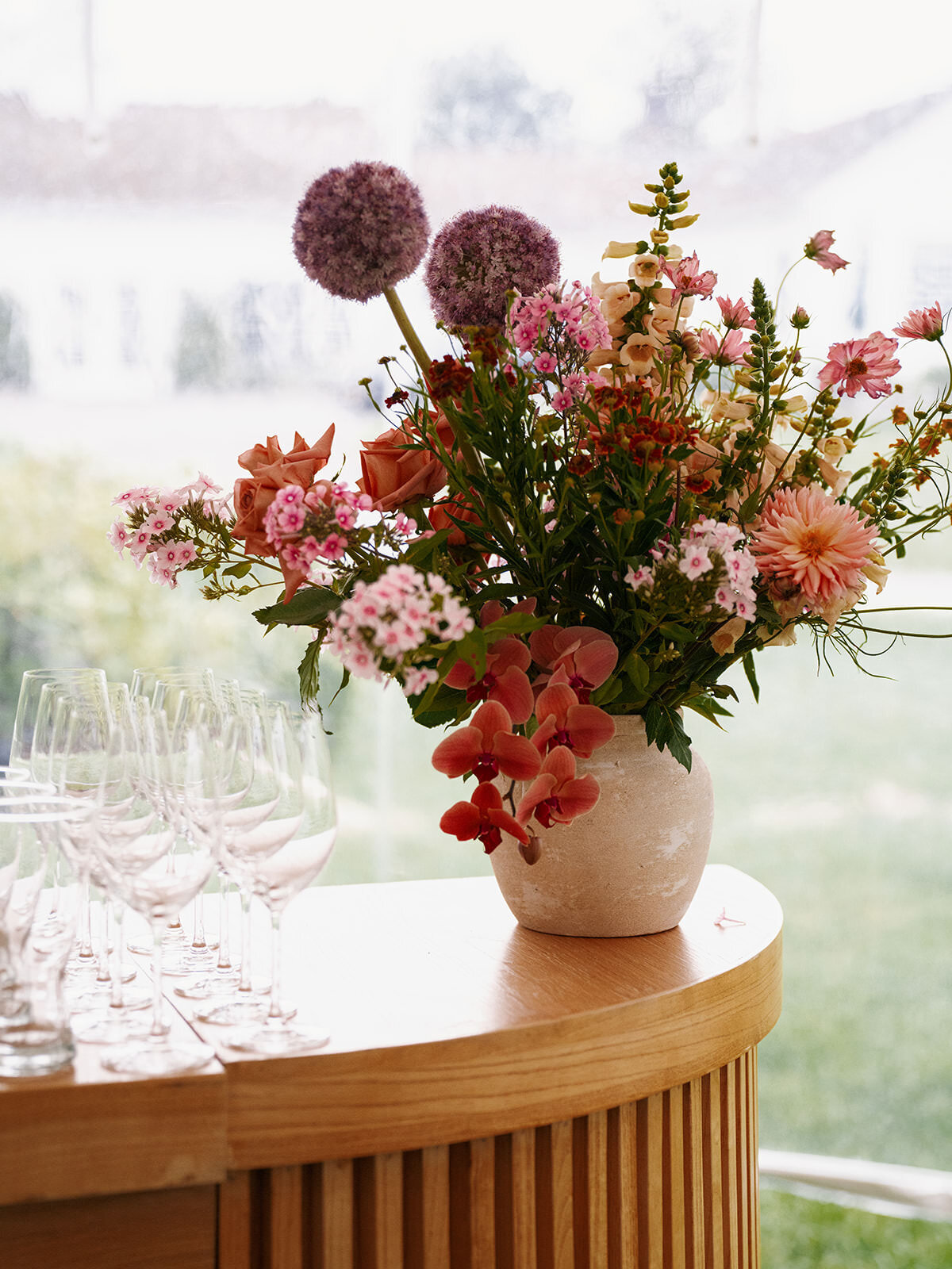 wedding-bar-florals-decor