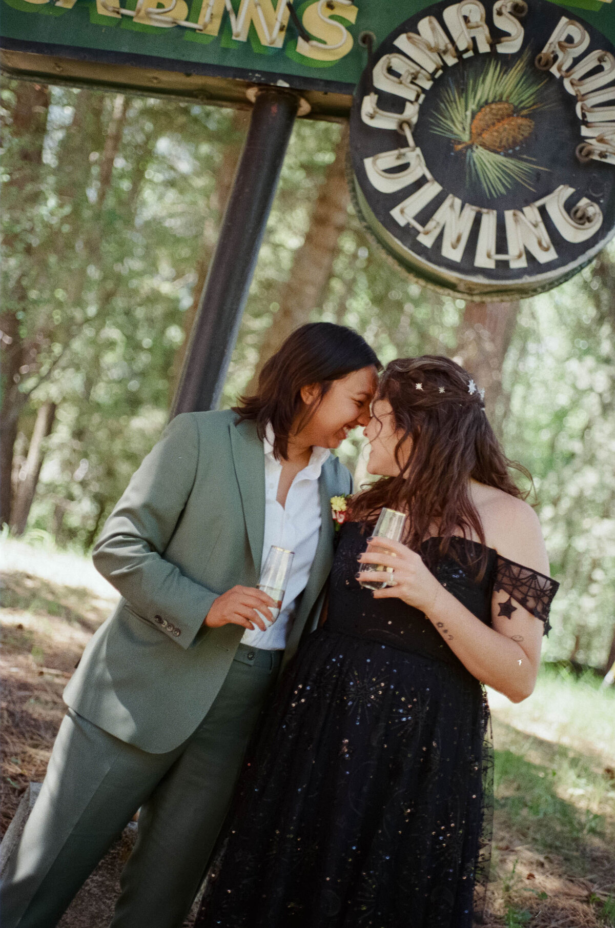 Champagne_Brenda&JanieElopementPhotos_OregonWeddingPhotographer_KuroCreativeHouse-21