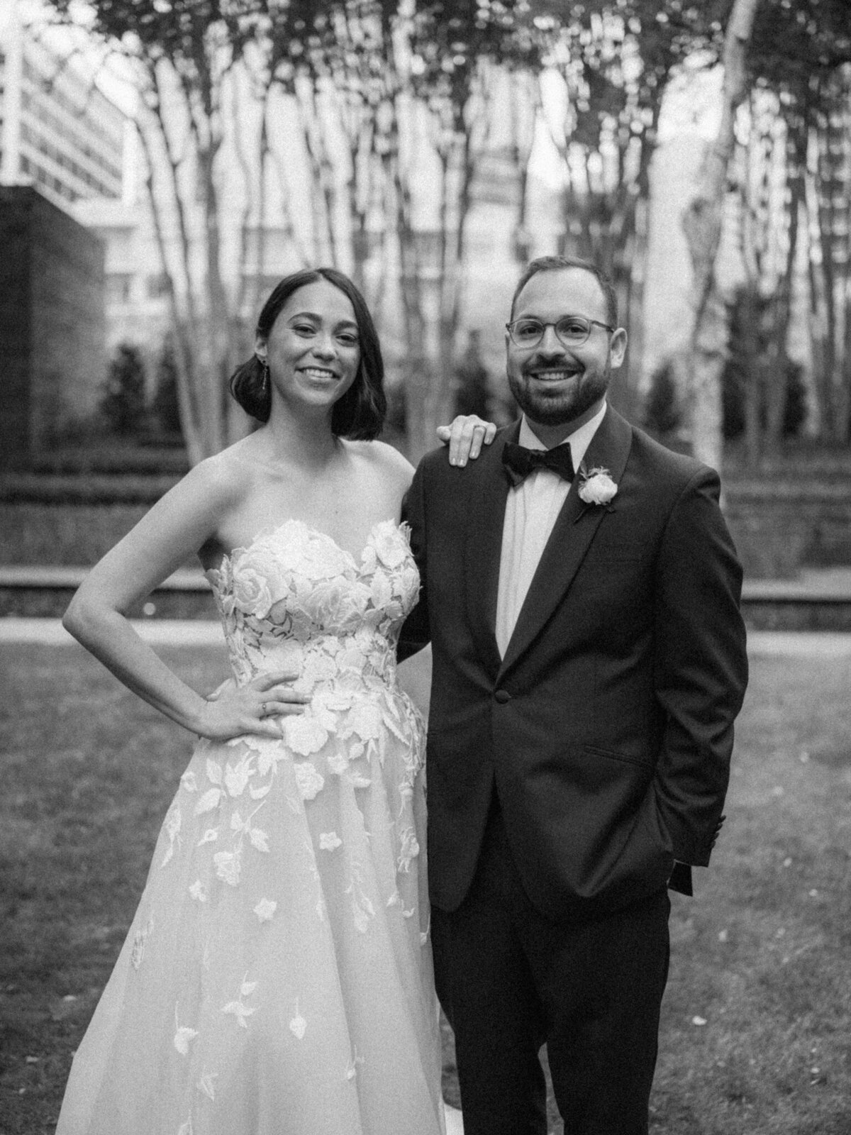 Bride and groom pictures at Nasher Sculpture Center in Dallas