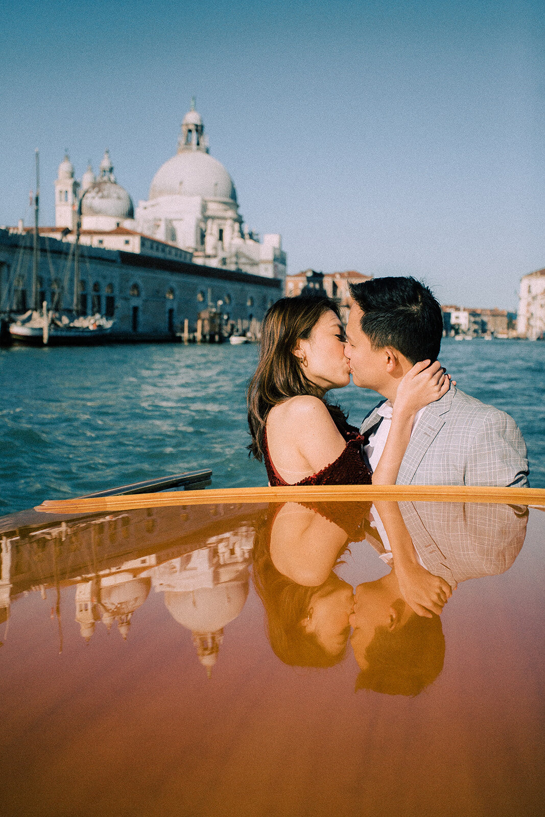 Venice-taxi-boat-luxury-photoshoot-couple-wedding17