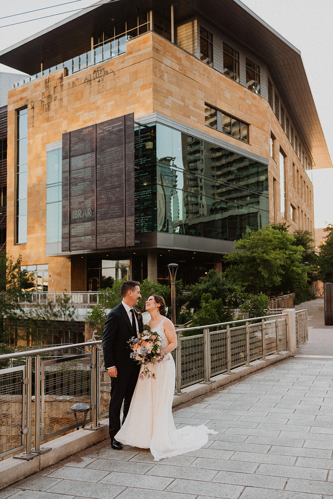 TessLesliePhotos-austin-central-library-wedding-287