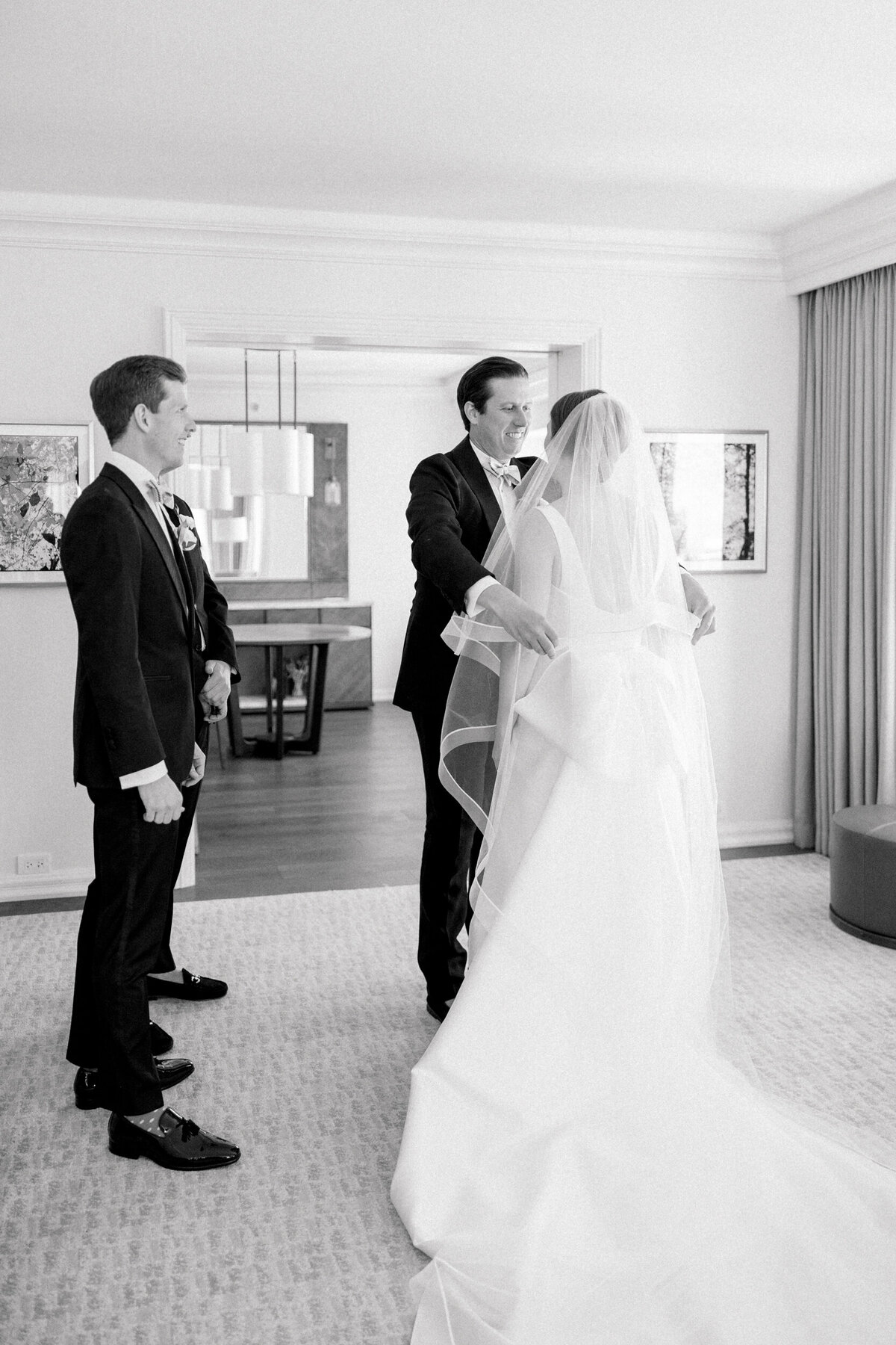 Lexi Benjamin Photography_Reynolds Chicago History Museum Wedding_07.06.24-48