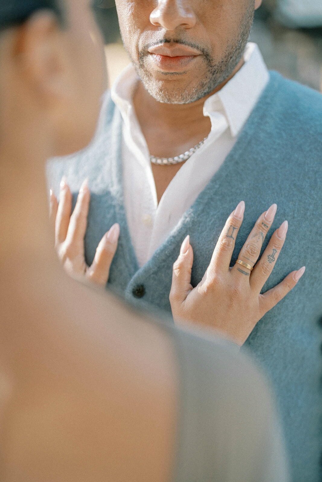 E11-Engagement-photo-shoot-in-Downtown-Toronto-Maria-and-DeVon-2025-04-14-2500px-1046