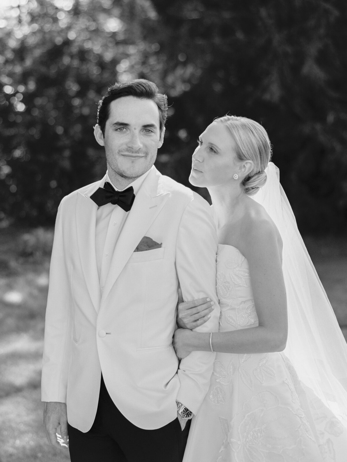 shoreacres-lake-bluff-tent-wedding-by-olivialeigh-38