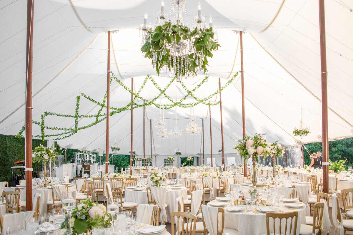 BELLERMINE-HALL- FAIRFIELD-UNIVERSITY-WEDDING-stagmates
