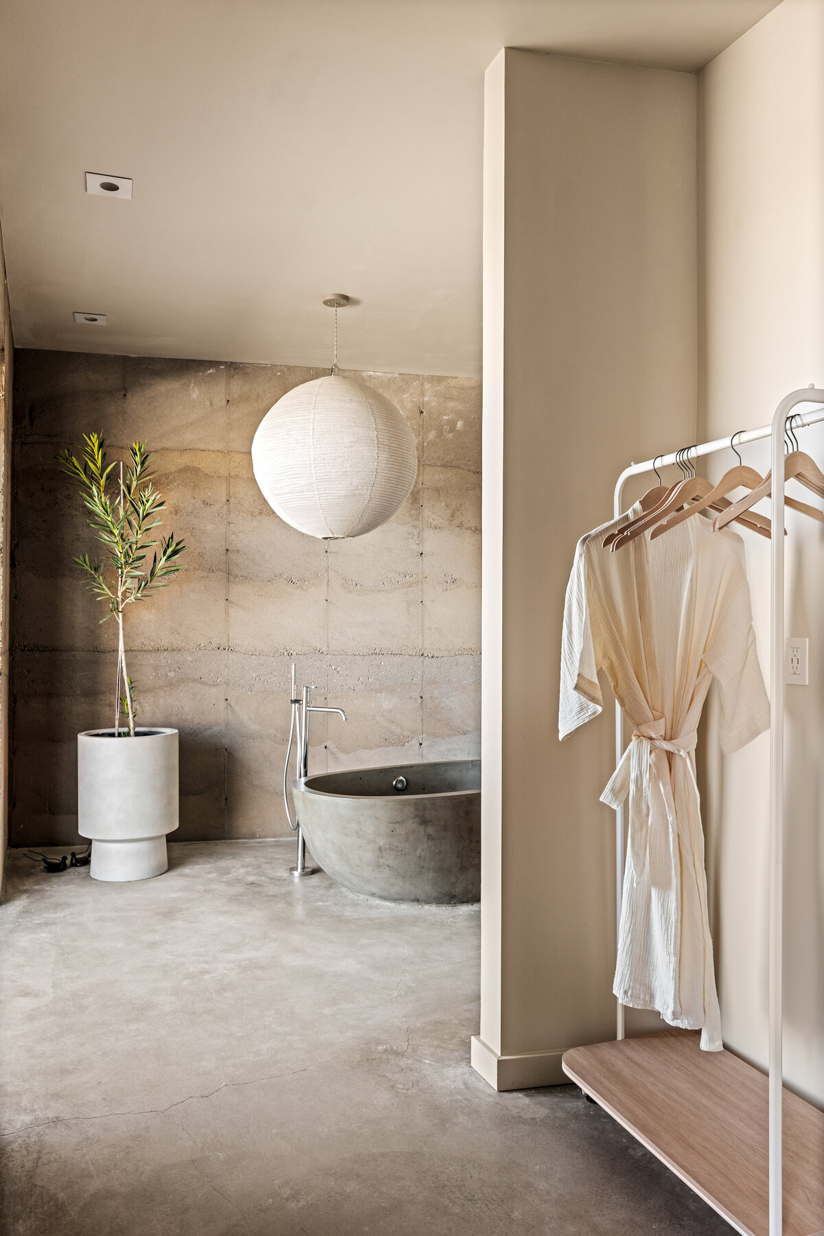 11_SUITES_bath_robe
