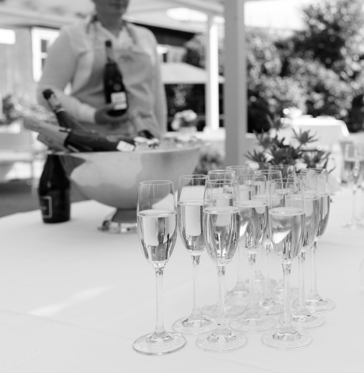 Destination Wedding Photographer Anna Lundgren in Stockholm Wedding at Stallmastaregarden Stockholm Sweden_093