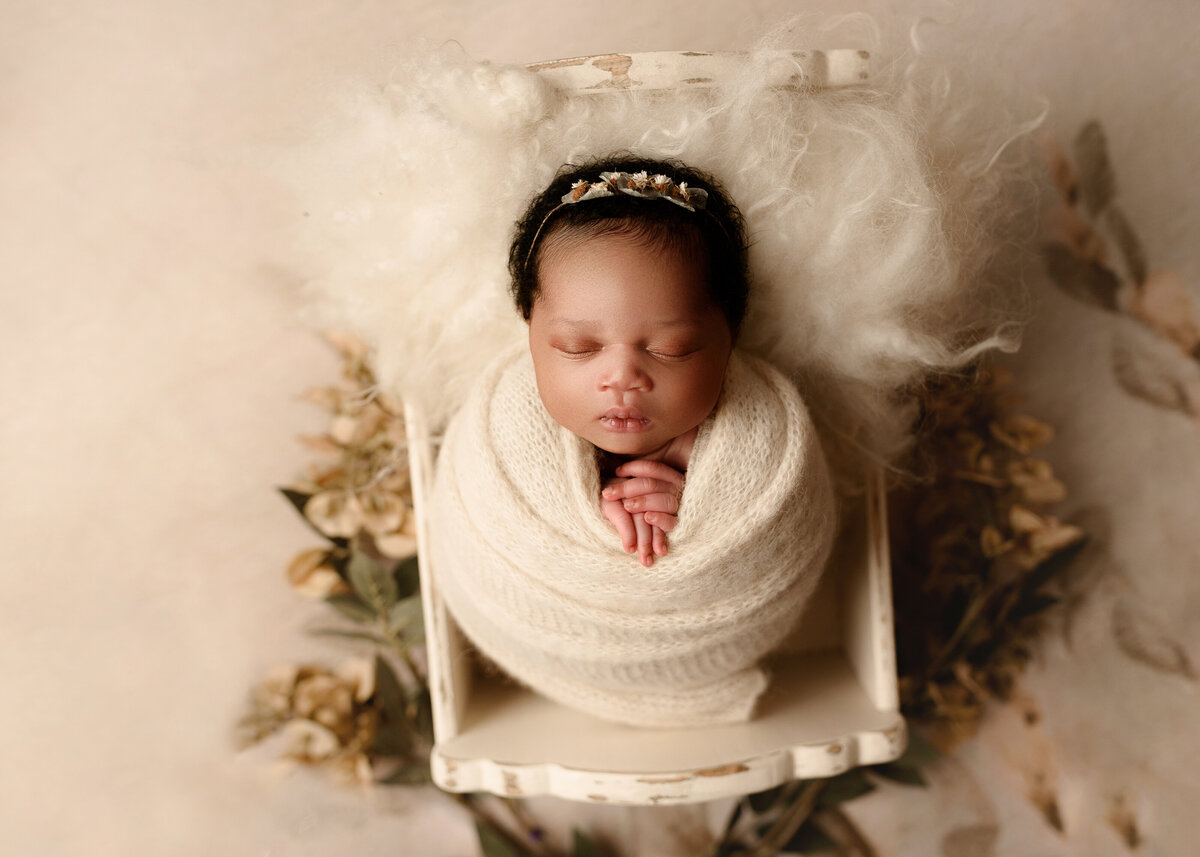 Lay in crib bed for newborn photographer in Syracuse new york