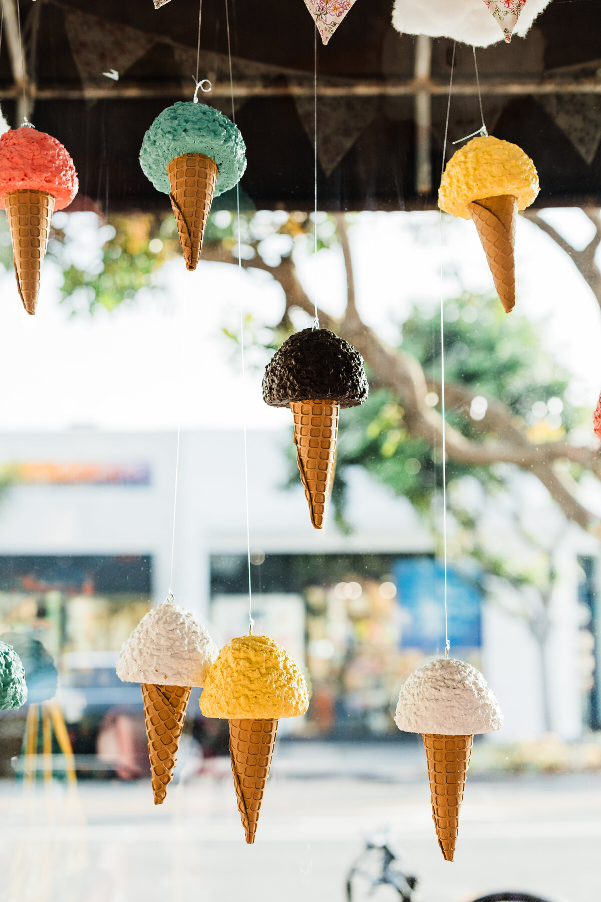 inside-Manhattan-Beach-ice-cream-business
