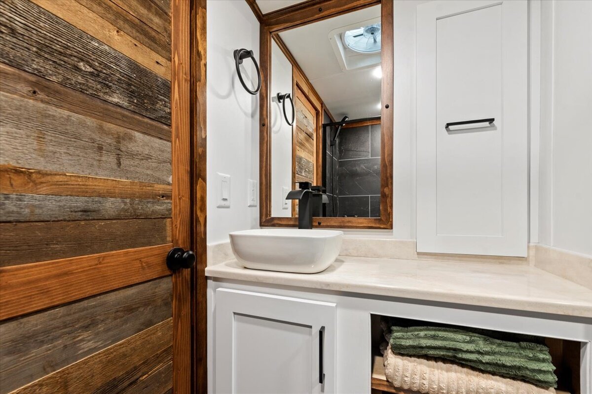 24-1050 Cascade Rd Building 4_024