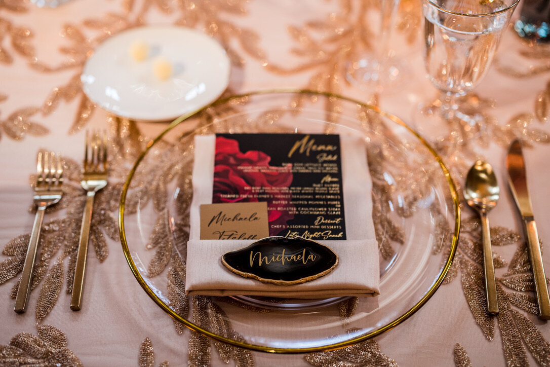 sweetheart table, place card, meanu, champagne linen, 