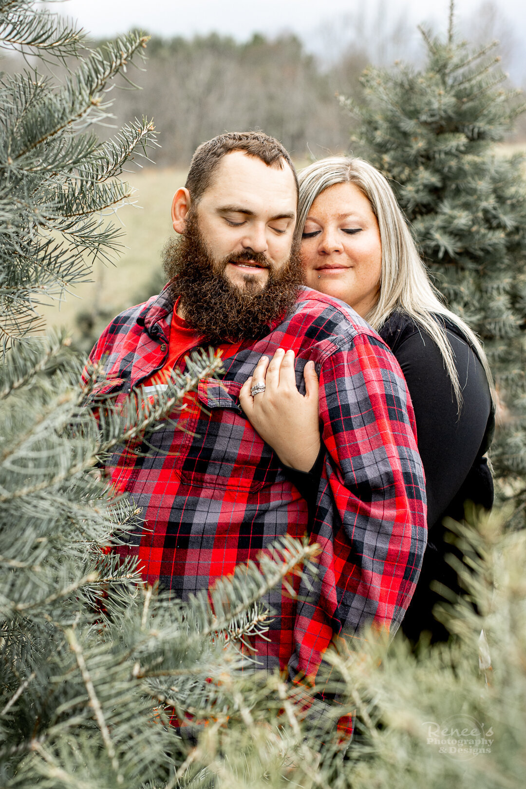 renees-photography-and-designs_christmas-tree-farm_family-children-photoshoot_new-river-valley_blue-ridge-mountains-sm-1744