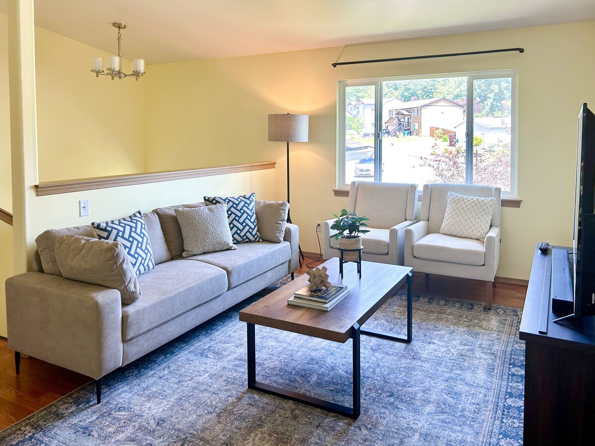 occupied-staging-stanwood-great-room-modernmollusk-2