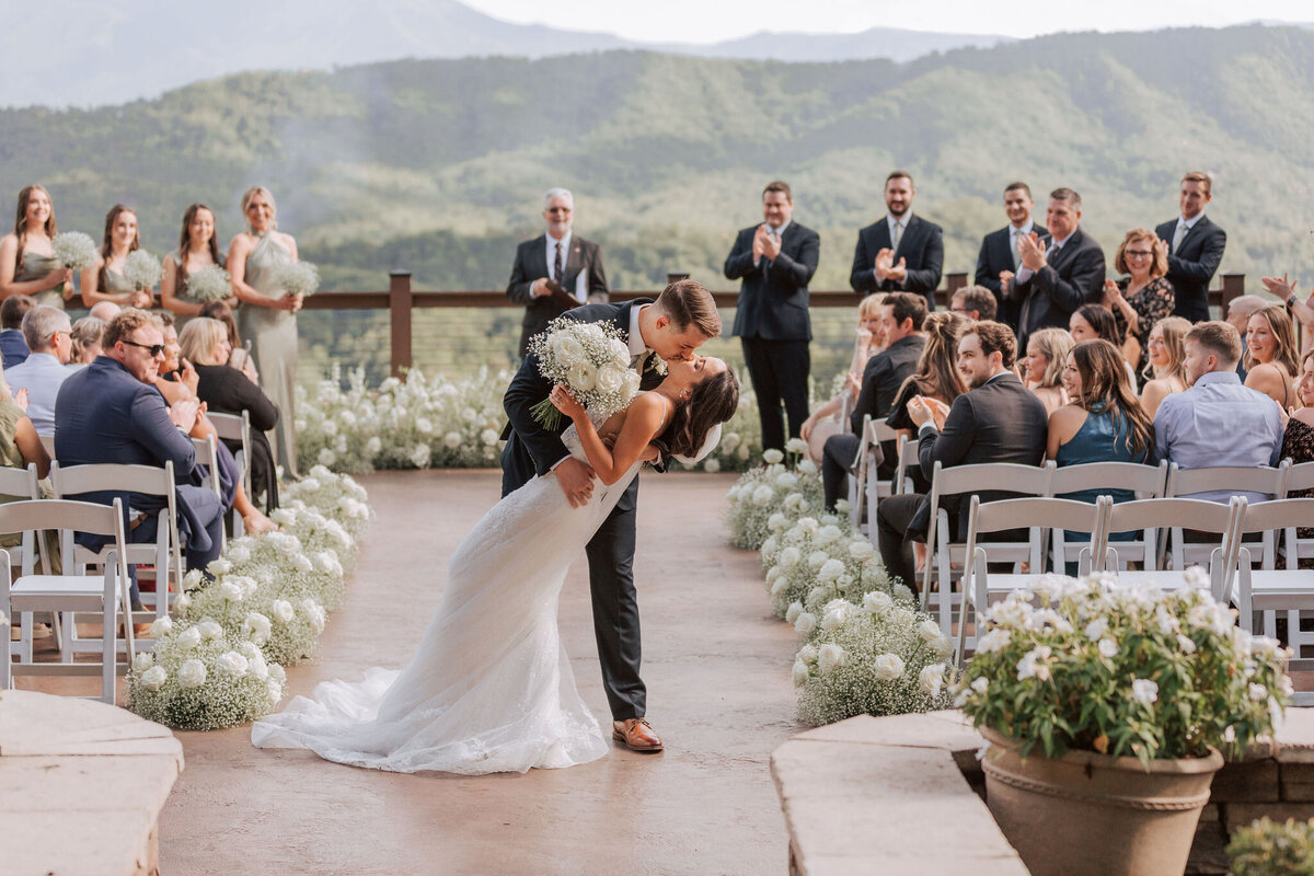 destination-wedding-venues-mountains-magnolia-smokies-tn