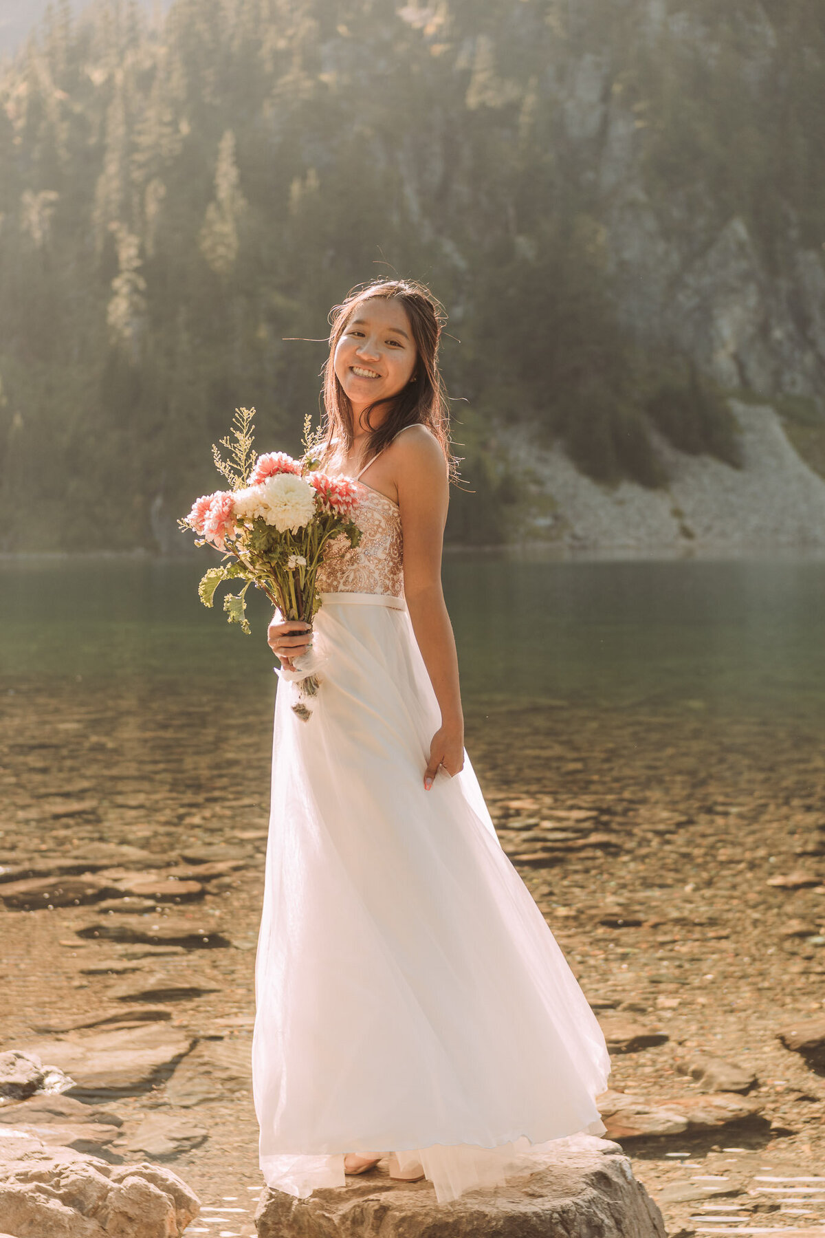 Joyce Li Photography Destination Wedding Elopement Engagement Lifestyle Portrait Photographer West Coast Seattle Washington California snowlakeengagement-27